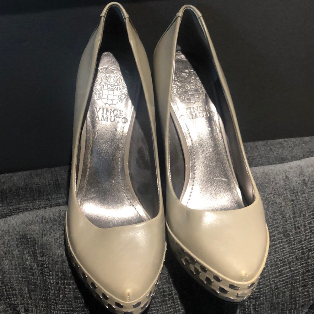 Heels - Picture 2 of 5